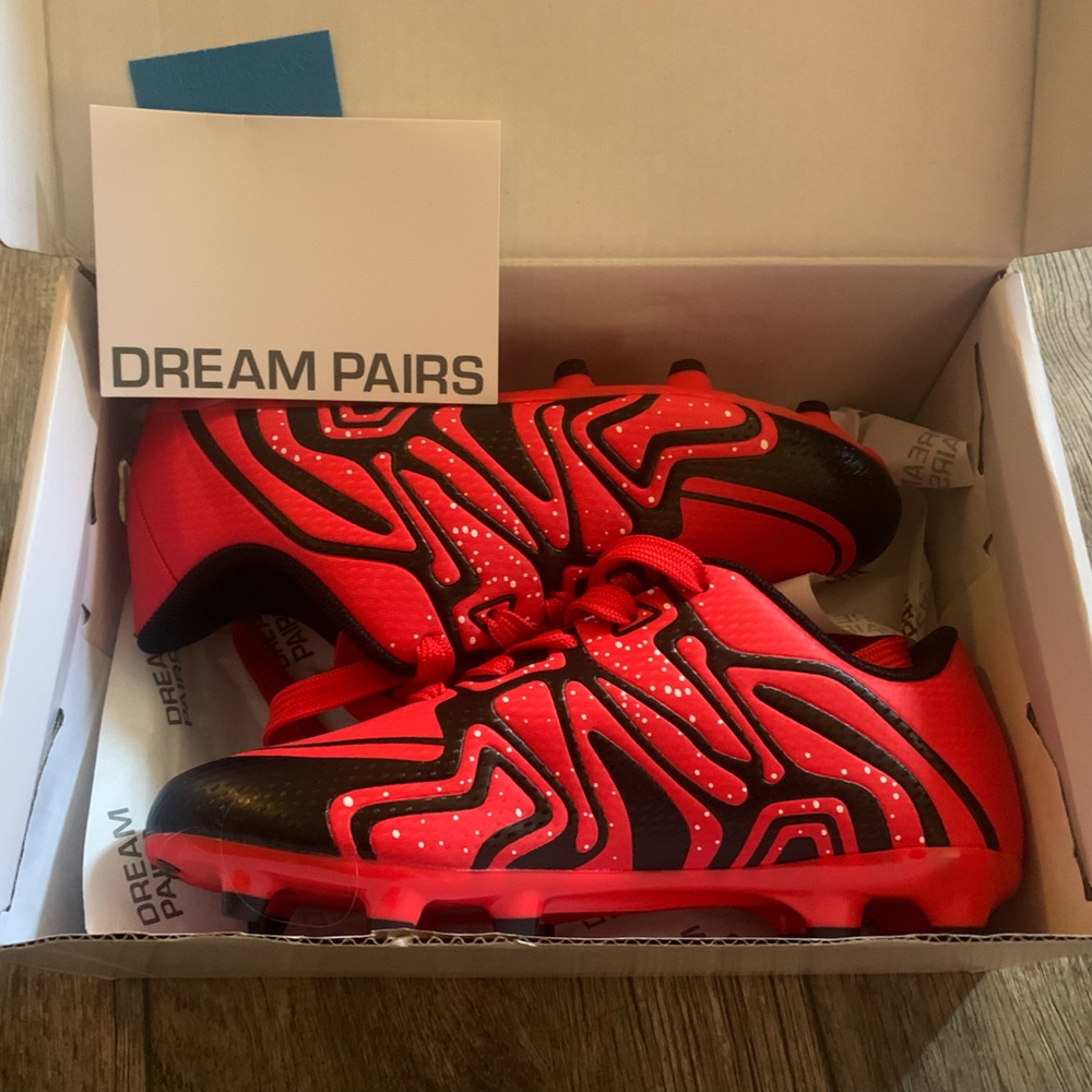 Dream Pairs Vibrant Red and Black Cleats
